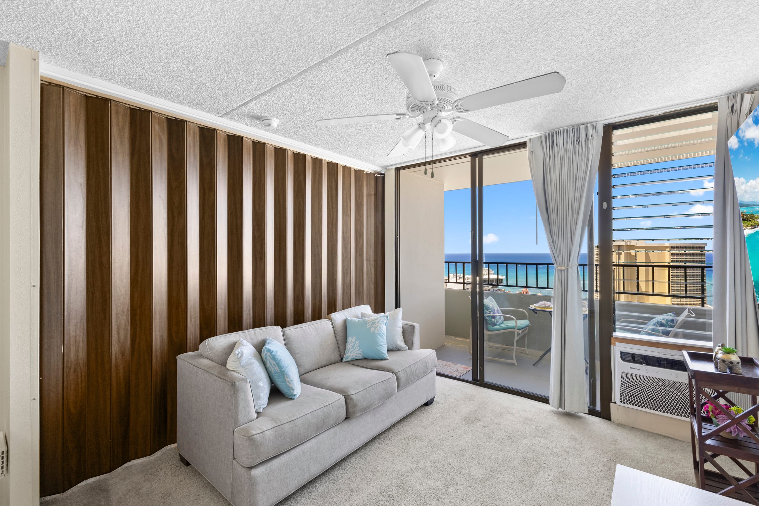 Ocean View FREE Parking King bed Pool Gym PingPong - Image 10