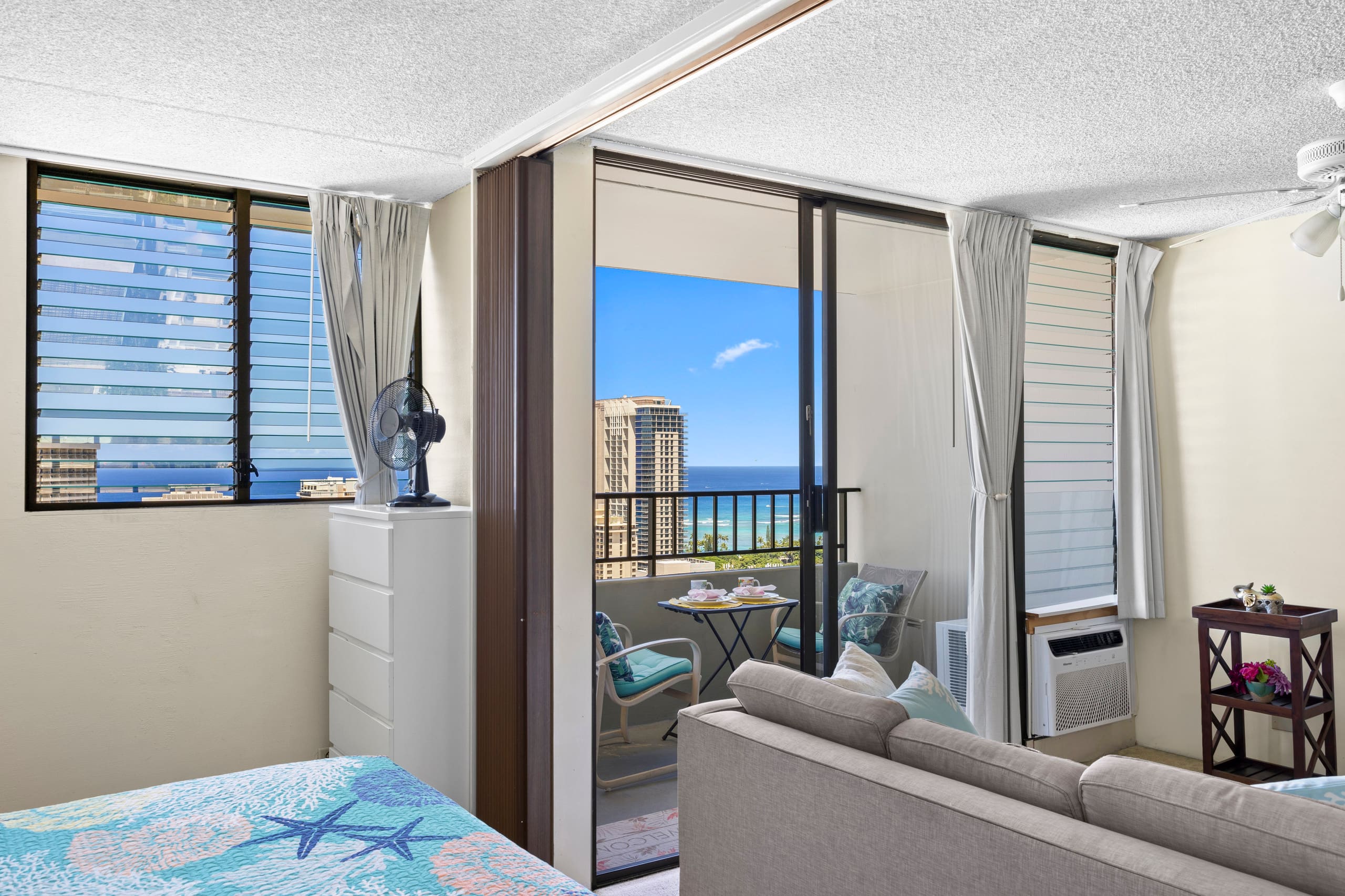 Ocean View FREE Parking King bed Pool Gym PingPong - Image 11