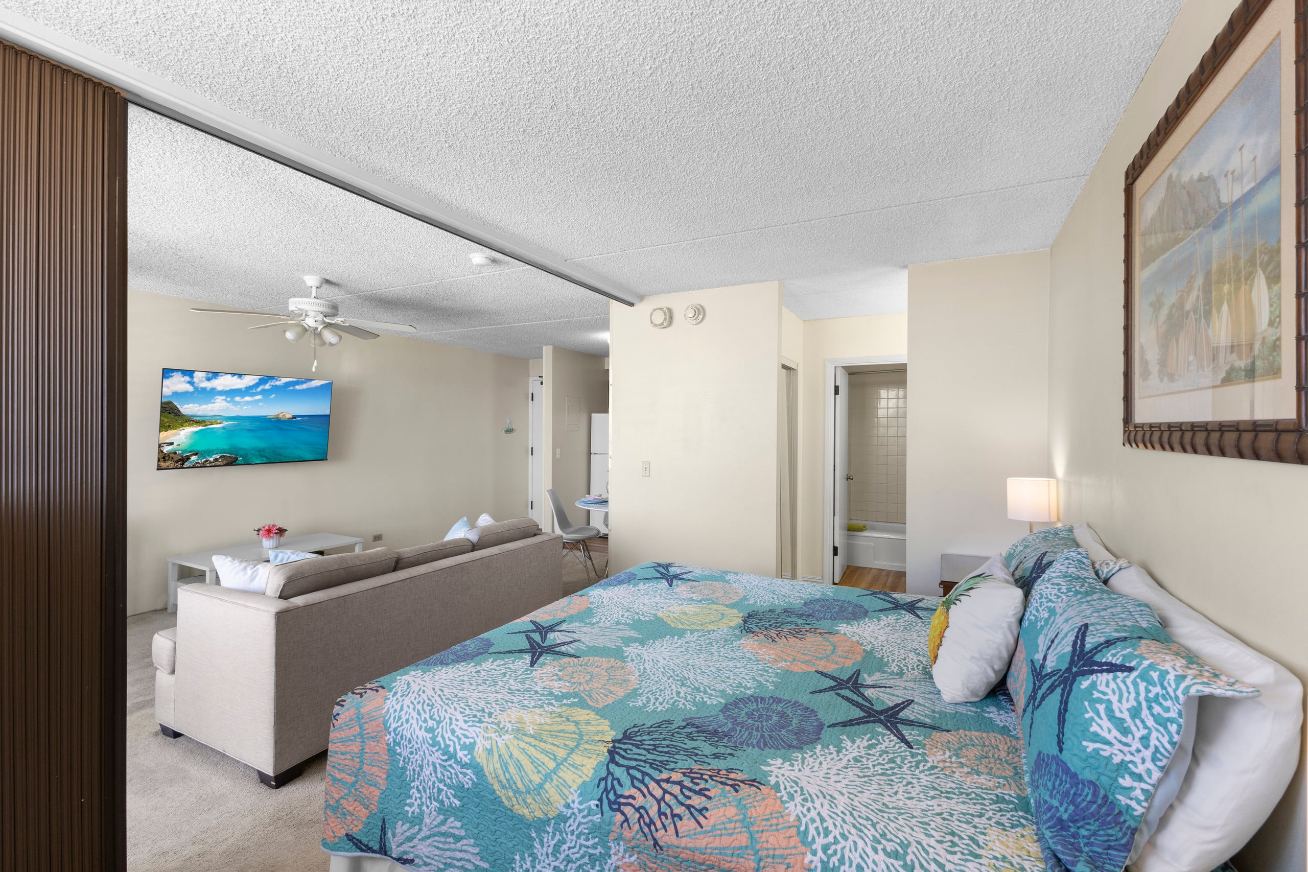 Ocean View FREE Parking King bed Pool Gym PingPong - Image 24