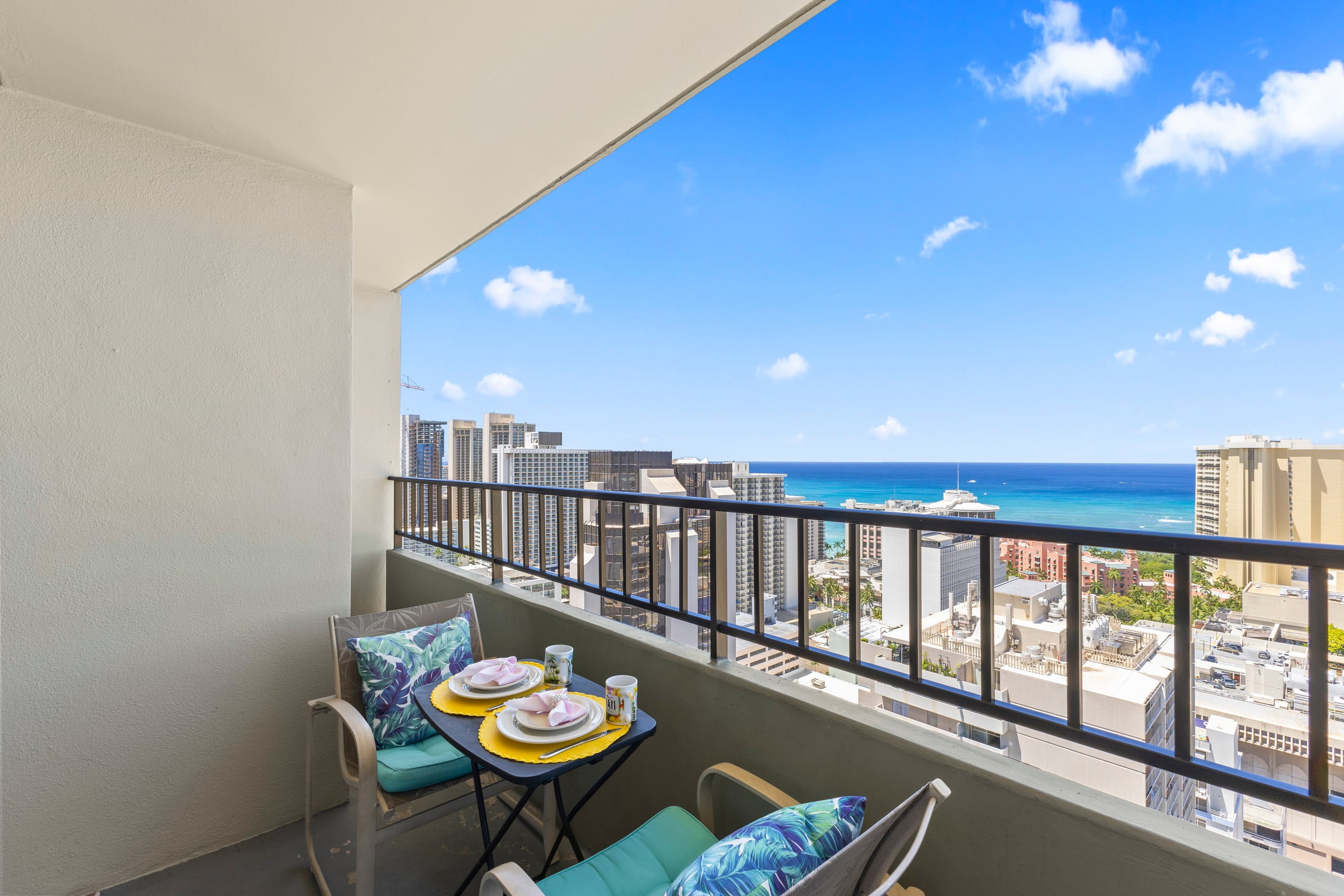 Ocean View FREE Parking King bed Pool Gym PingPong - Image 45