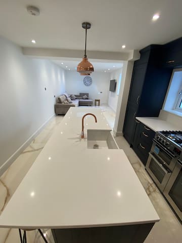 Beautiful London home & Terrace, central location