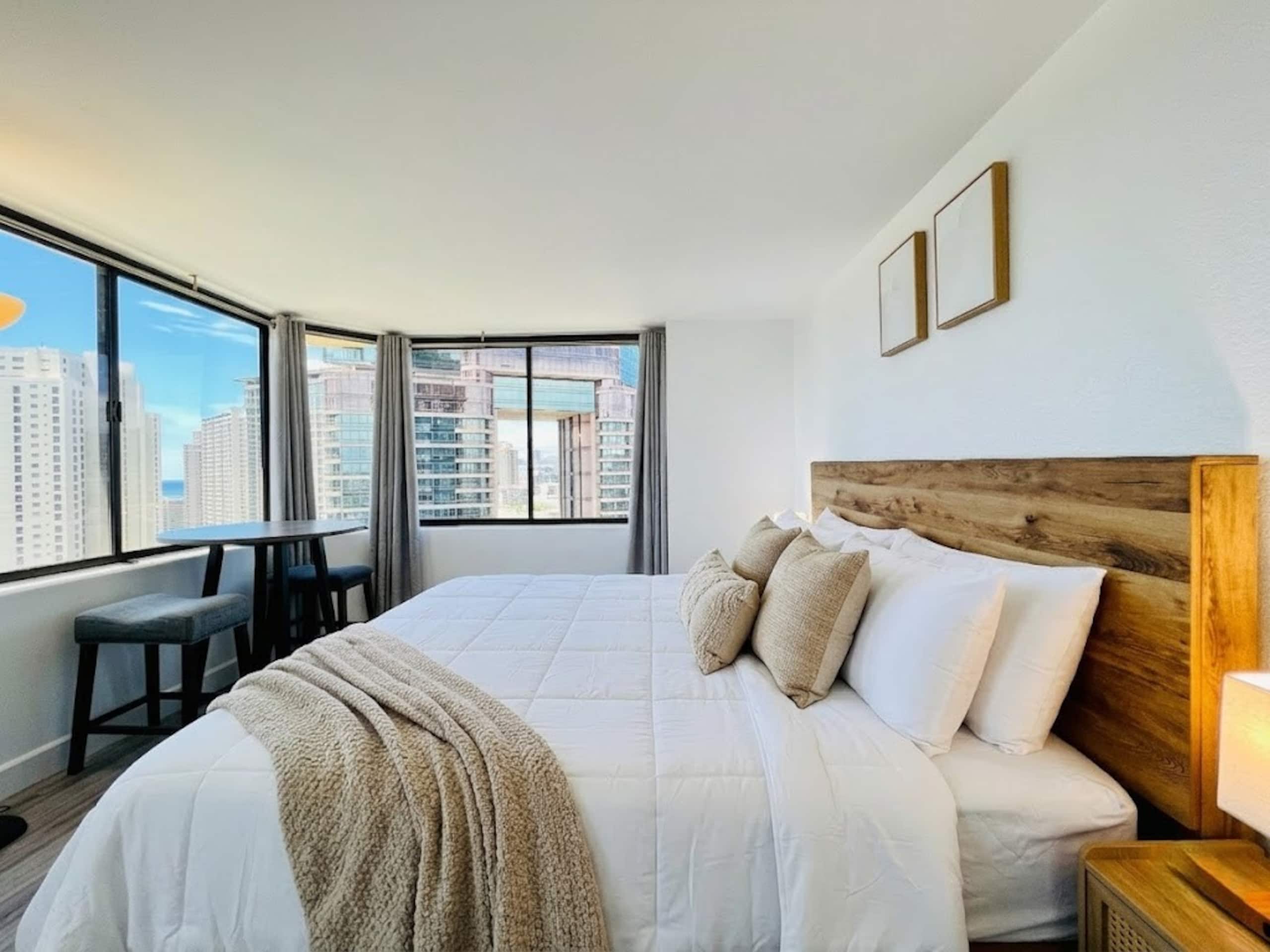 2 Bedrooms: Great Ocean Corner View 28F A + B - Image 12