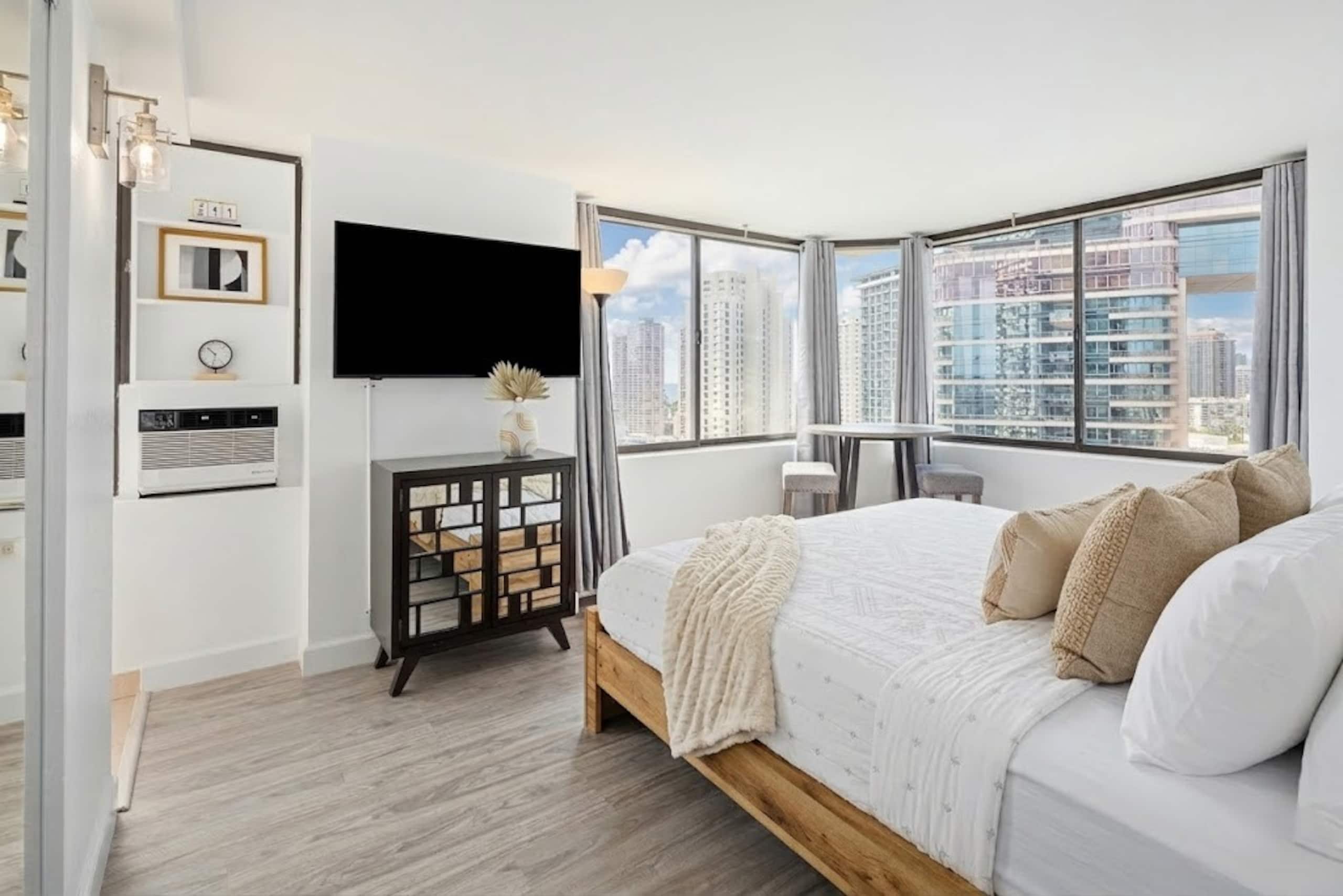 2 Bedrooms: Great Ocean Corner View 28F A + B - Image 11
