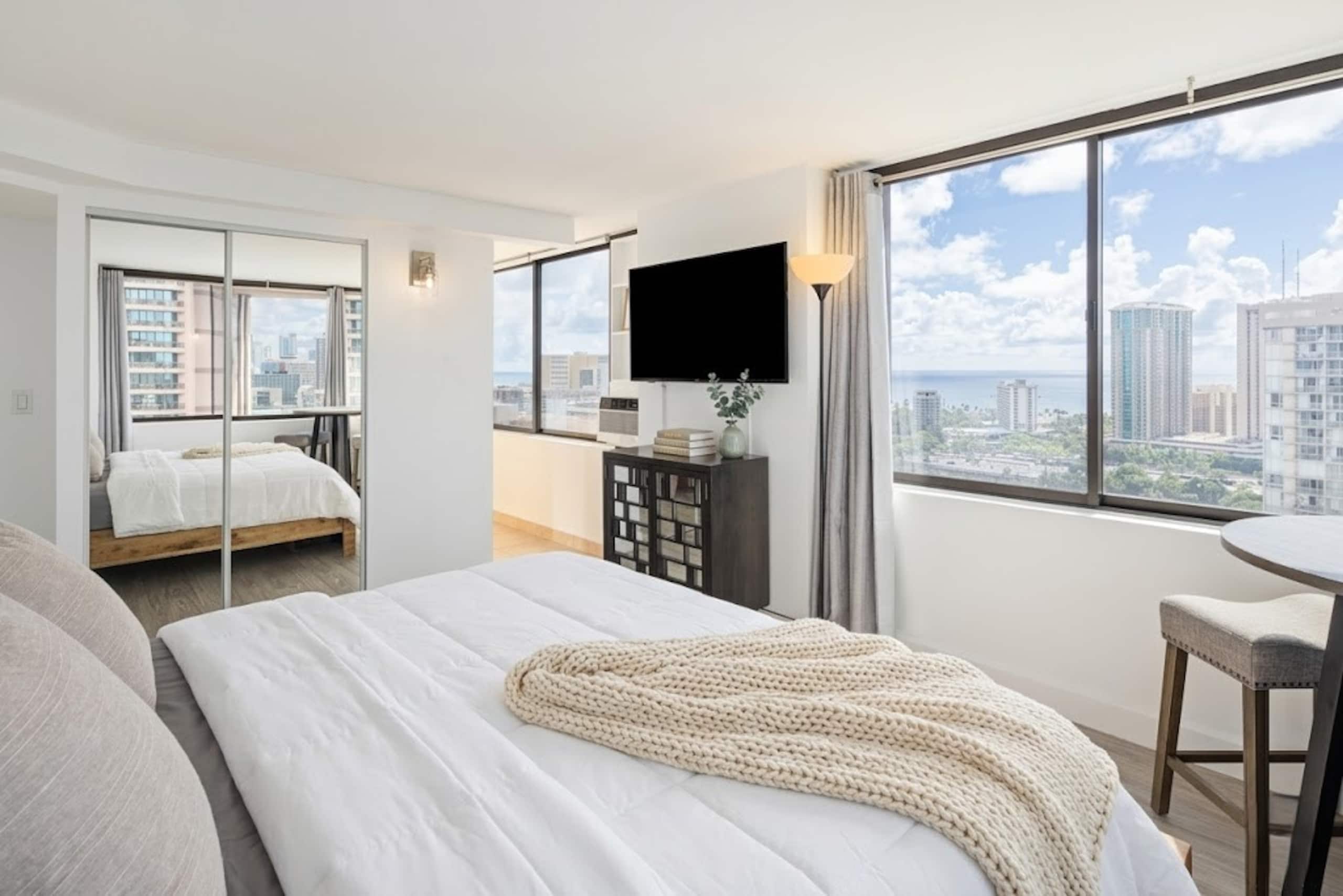 2 Bedrooms: Great Ocean Corner View 28F A + B - Image 7