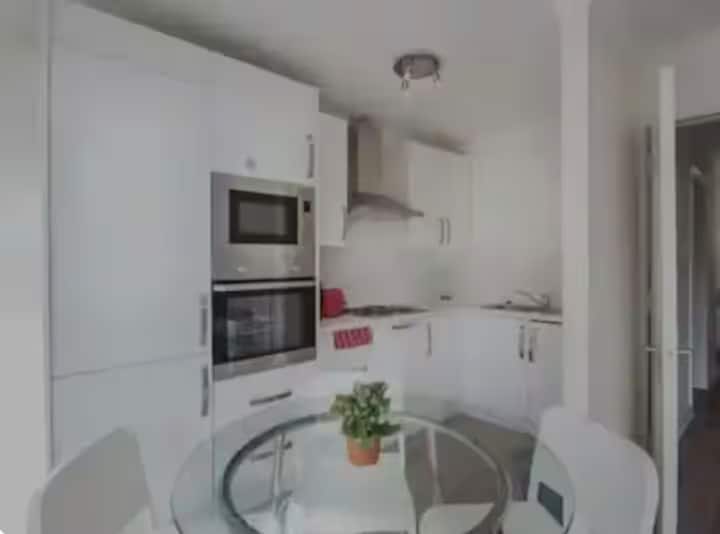 Central One Bed On Thomas St - Dublin