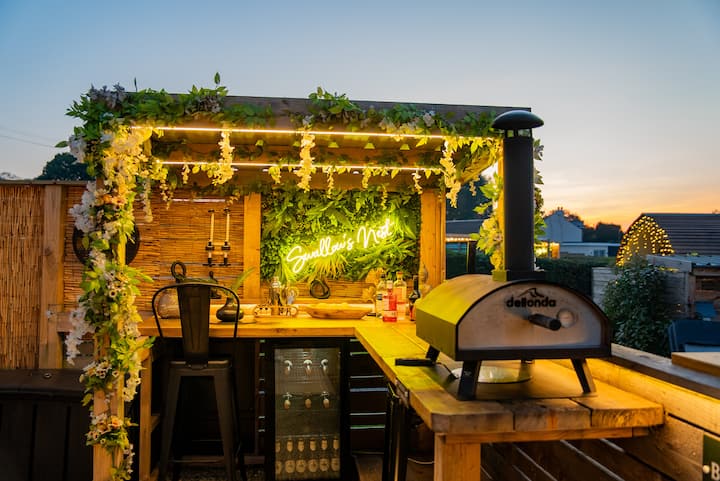 Swallow's Nest-private Hot Tub & Outdoor Smart Tv - Rhos on Sea