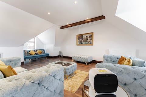 Luxury Townhouse for well-behaved large groups