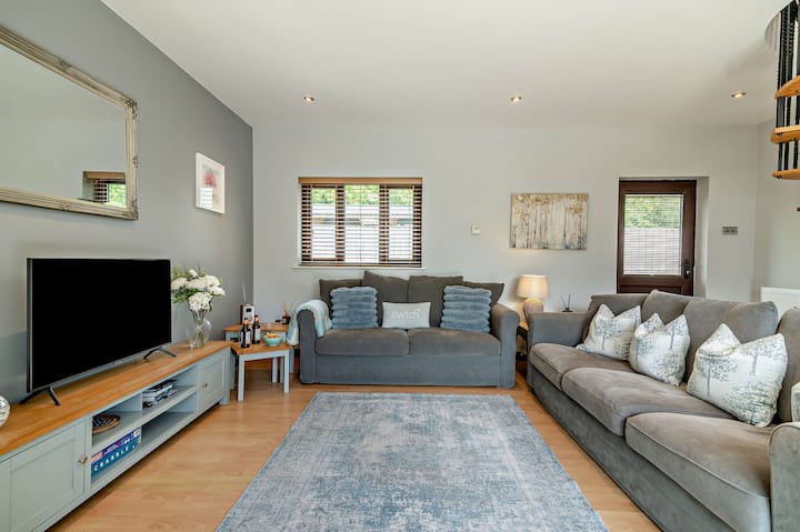 Ty Gardd - Luxury Lodge With Covered Hot Tub - Usk