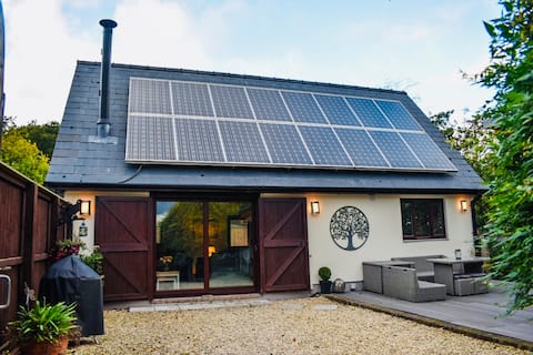 Ty Gardd - Luxury lodge with covered hot tub