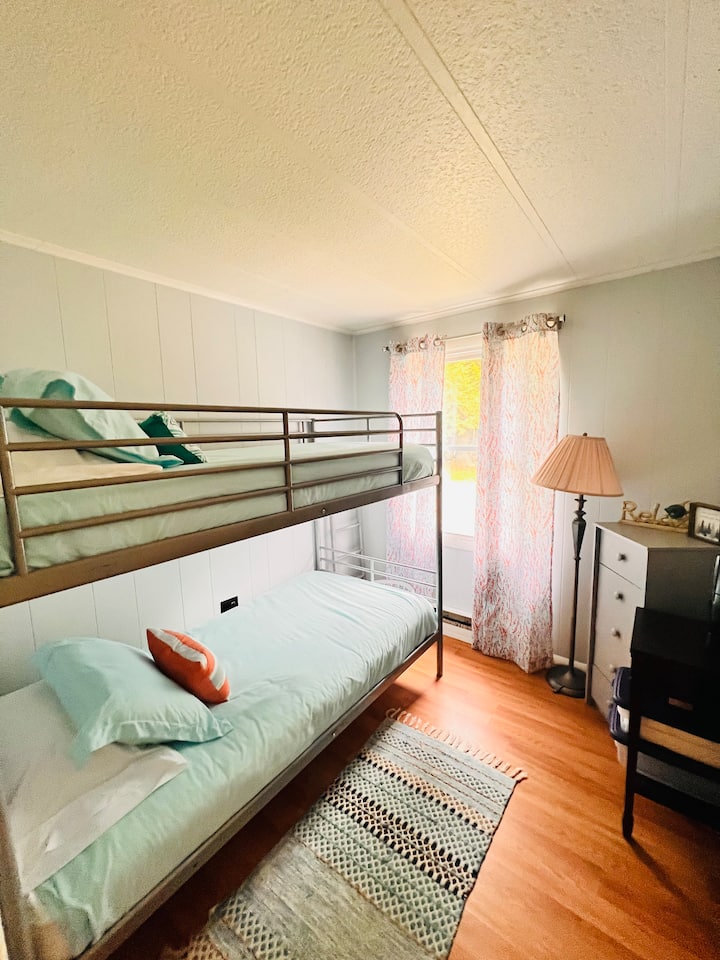 Bedroom #4: Bunk bed with 2 twin beds