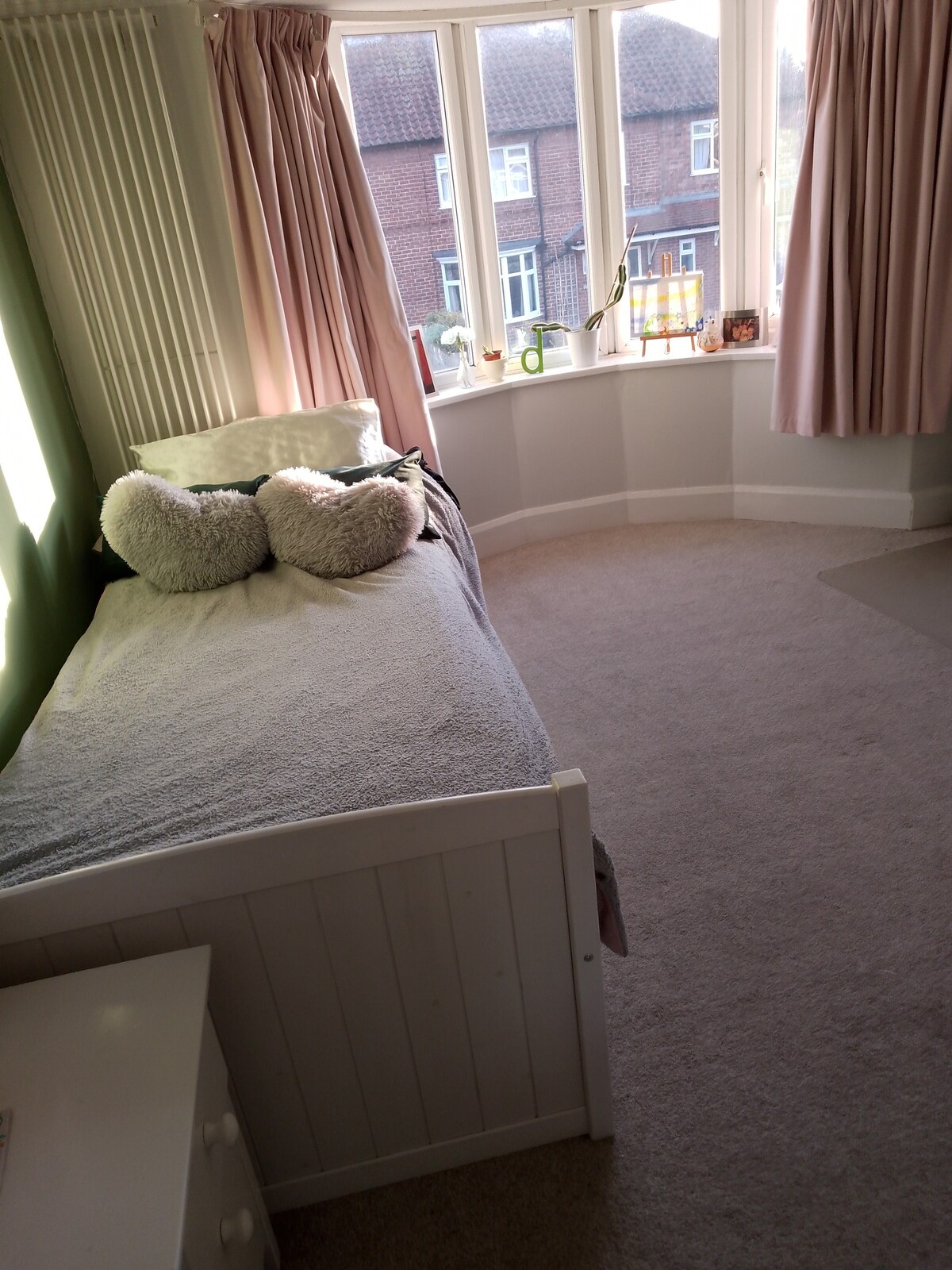 Dhoma e dytë e gjumit me krevat tek dhe krevat shtesë 