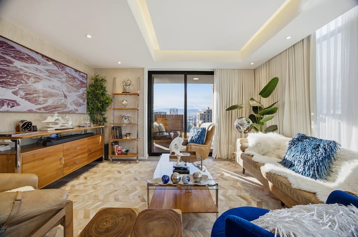 Teak & Leather Lux 3 Bd Apt. @19th Fl W/pool & Gym - Guatemala-Stad