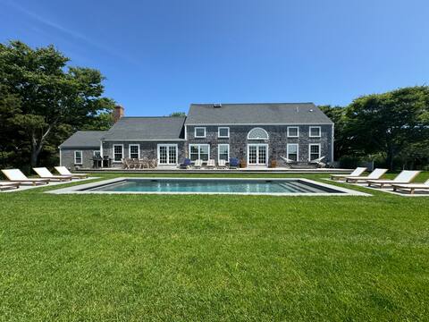 Serene 5000sf Sanford Farm Estate - Pool & Hot Tub