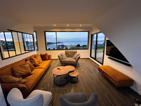 Ty Lost house with sea view and indoor pool, 5*