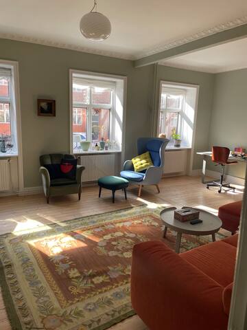 Townhouse style 2-floor flat gallery image 2