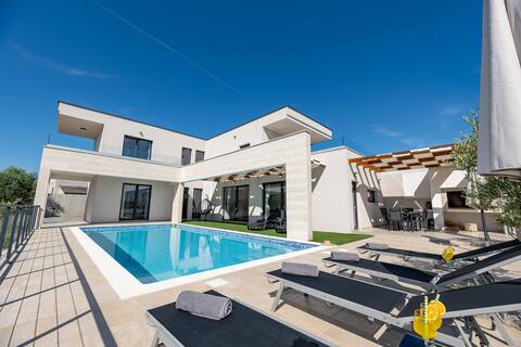 Villa Dasi with a heated pool