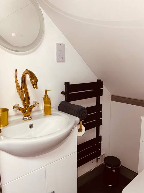 Popular Airbnb listing: West Lodge - A Unique Romantic Hot Tub Retreat in Dudley