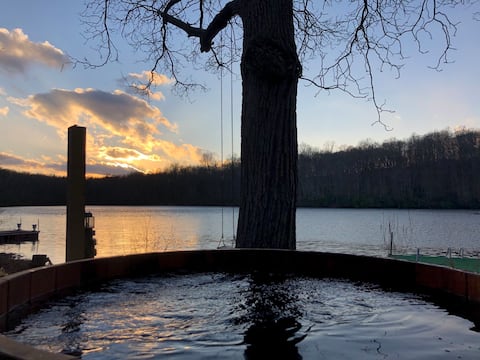 Lakefront House w/Private Dock, Fire Pit & Hot Tub