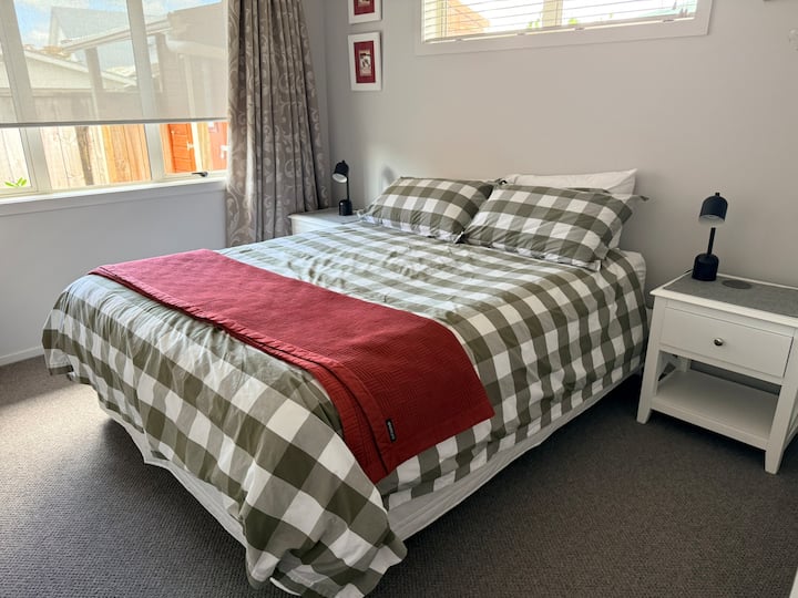 Comparte el baño principal con el dormitorio 1.