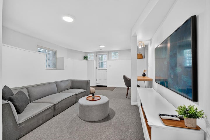 1br Suite W/ac. By Pacific Coliseum, Fifa Fan Fest - Vancouver