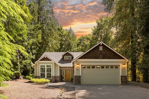 Mt Hood Retreat With Hot Tub, Game Room, Fire Pit