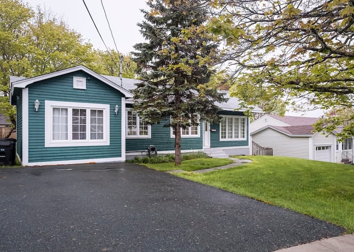 Lovely Main Floor House Located In Quiet Area - カナダ セント・ジョンズ