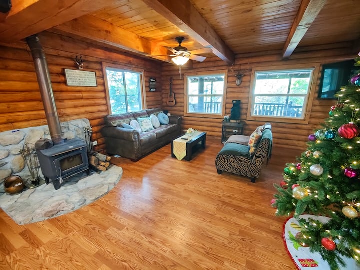 San Moritz Cabin Lake View Escape - San Bernardino, CA