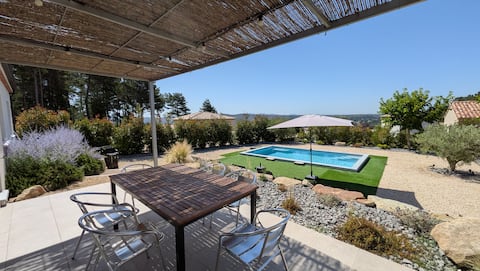 Beautiful 5-star air-conditioned villa with heated pool
