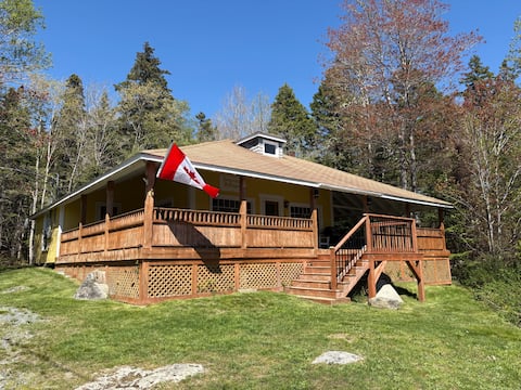 Seaman's Lodge - Pet Friendly!
