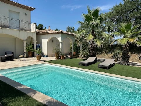 Close to the calm sea with air-conditioned pool and garden
