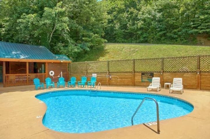 1br Close To Pf Parkway- Pet Friendly & Hot Tub! - Pigeon Forge, TN