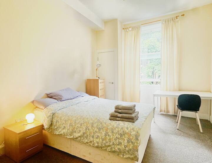 1 Room in a shared Flat in Newington (female only)