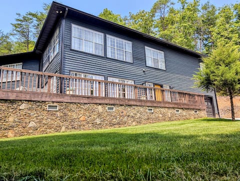 Blueberry Falls Lodge - Peaceful Mountain Views