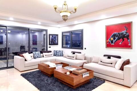 Luxury 3 Bed+Maid Room Apartment in Californie