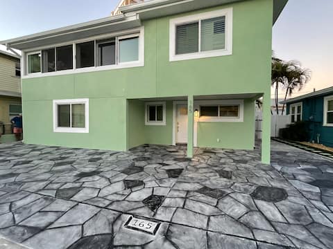 Top Airbnb: Redington Shores Beach Bungalow 165 in Redington Shores