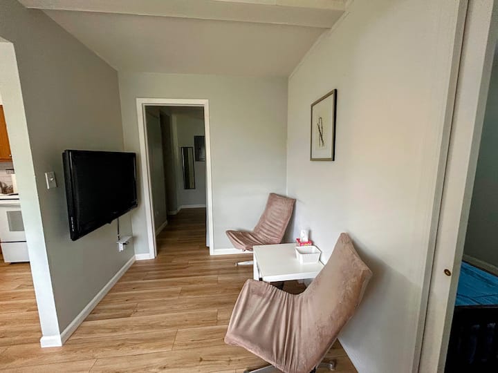 Cozy 1-bedroom Cottage - Long Island, NY