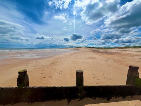 Award winning Beach. 3 bedrooms, drive & garden