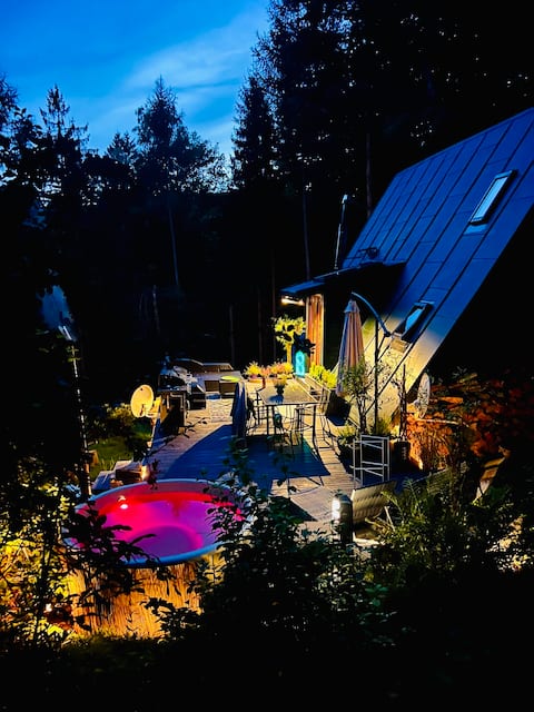 Unique House by the Waterfall / Jacuzzi/ Sauna
