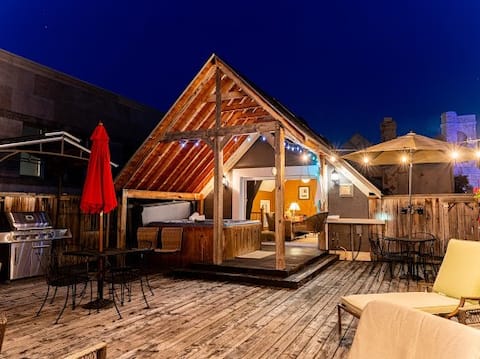 The Loft Inn Cornwall | 4BR/3BA+Rooftop Hot Tub
