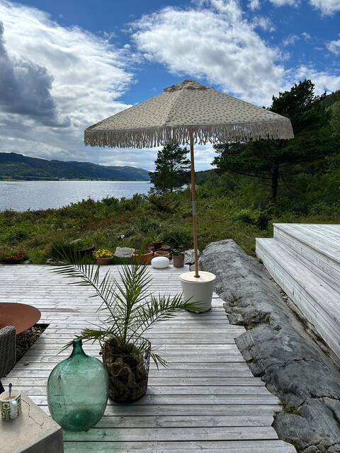Cozy sea cottage with kayak and Sup in Råkvåg