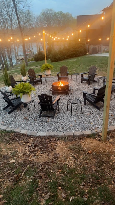 Fire Pit, Hot Tub, Dock, & Game Room @ Tim’s Ford