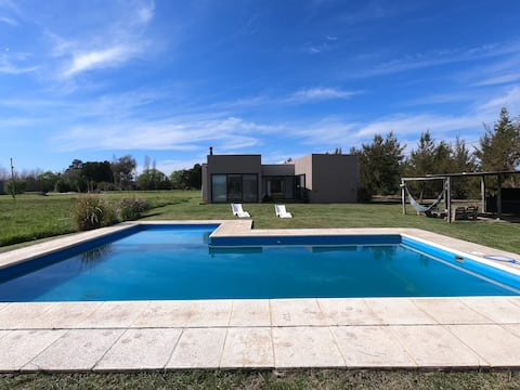 Enjoy the countryside. Pets. Pool with solarium