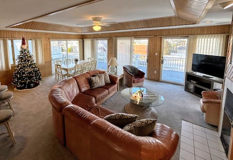 Just off Beach Block Relaxing Family Home w/ L2 EV