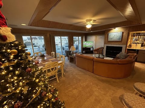 5th Home from Beach: Relaxing Family Stay w/ L2 EV