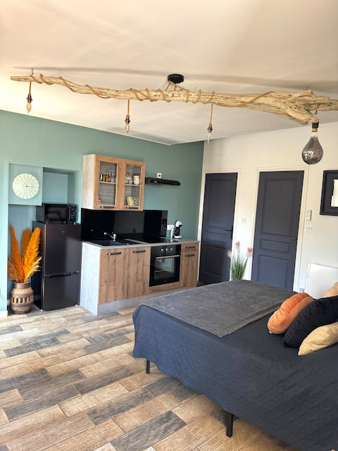 Cozy studio + complimentary breakfast