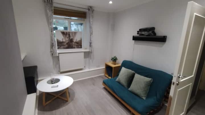 Private Flat Near Westfield White City - London