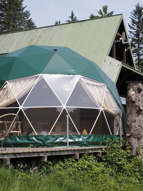 Exclusive glamping dome with panoramic views