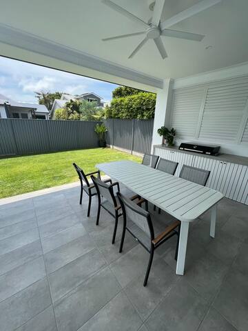 Luxury 5 bed house near beach gallery image 4