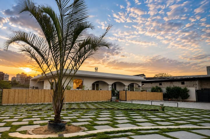 City Centre Farm Stay W/ Private Pickleball Court - Jaipur