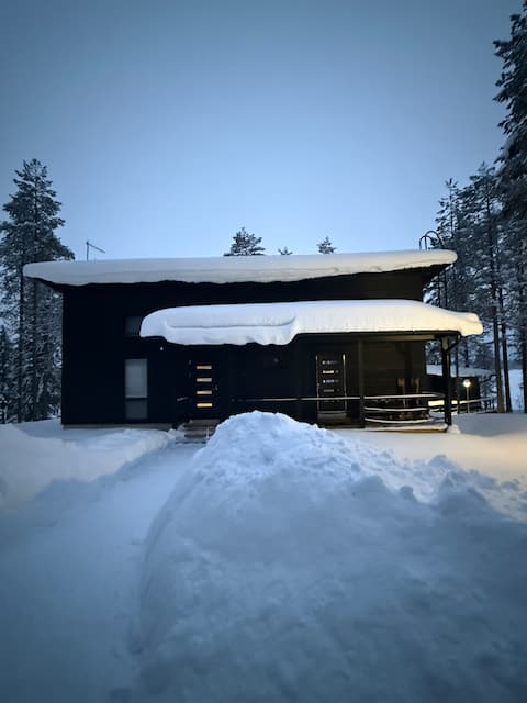 Villa Revontuli, a cabin at the gate of Lapland with amenities